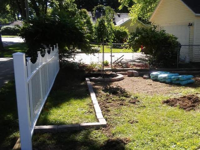 Manchester Vinyl Picket Garden Fence Kit